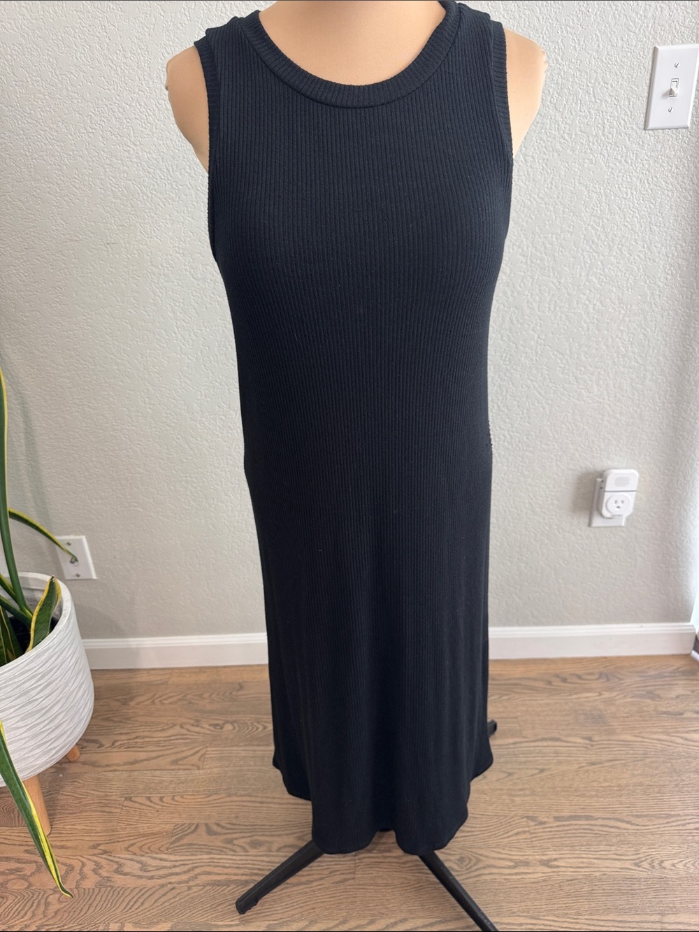 Sleeveless Black Ribbed Maxi Dress